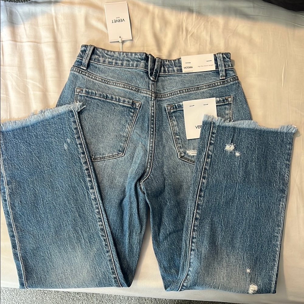 Vervet Distressed Blue Jeans
